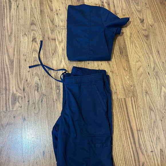 Cherokee Scrub Set - Picture 1 of 4